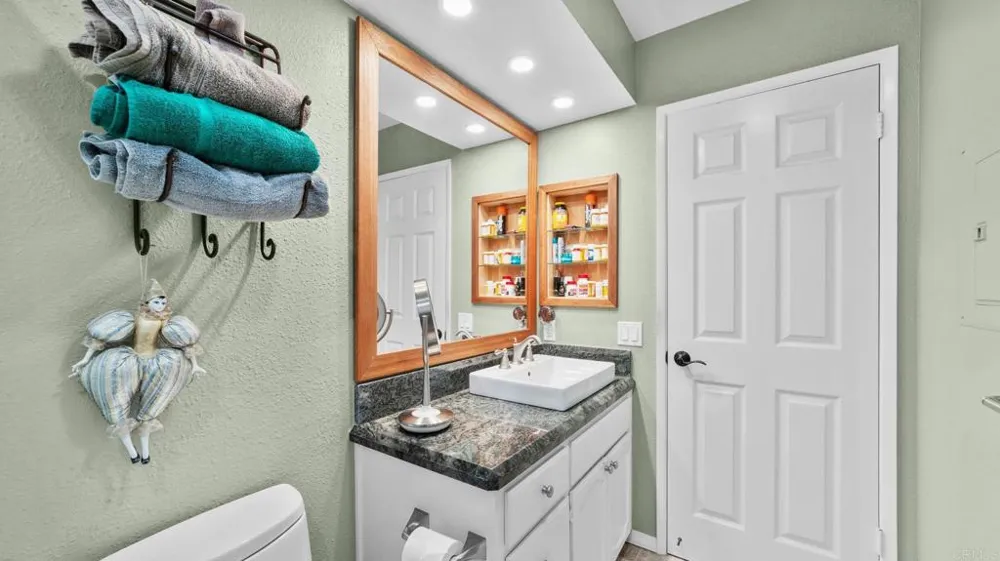 6854 MAPLE LEAF DR Carlsbad, CA 92011
