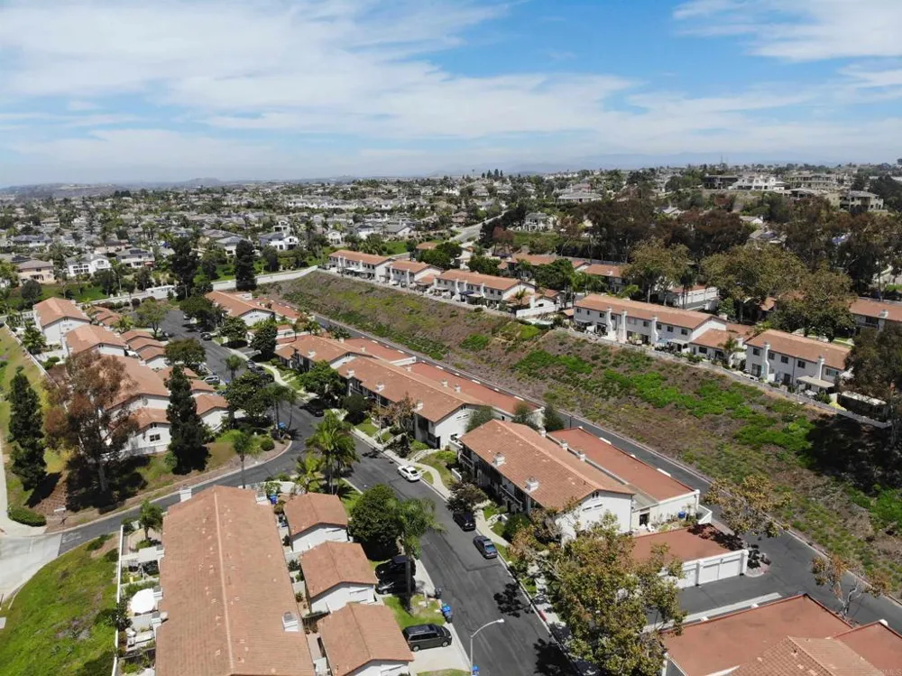 6854 MAPLE LEAF DR Carlsbad, CA 92011