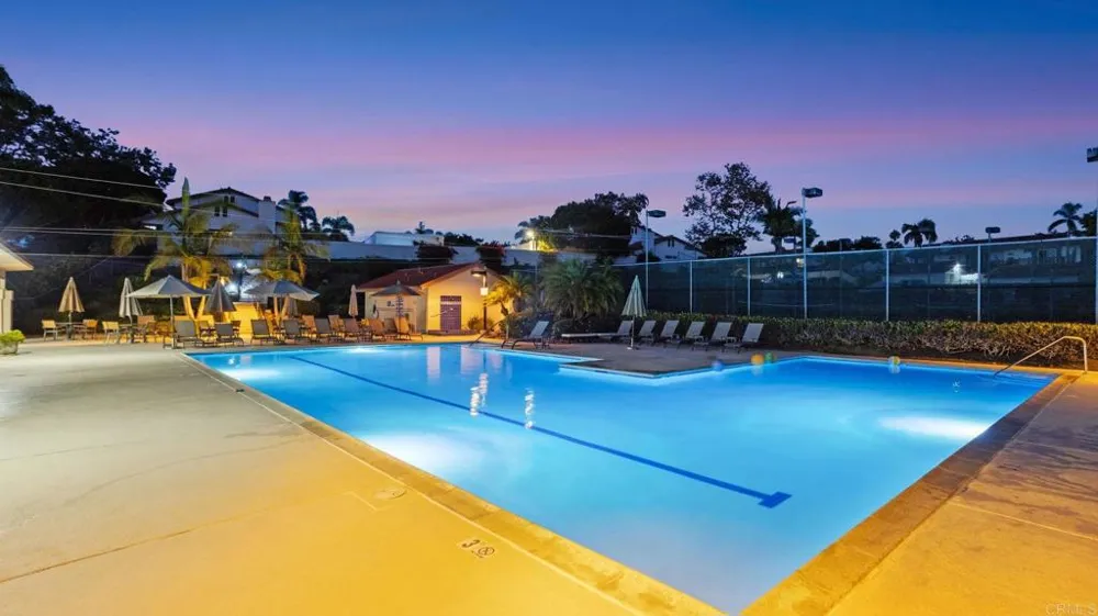 6854 MAPLE LEAF DR Carlsbad, CA 92011