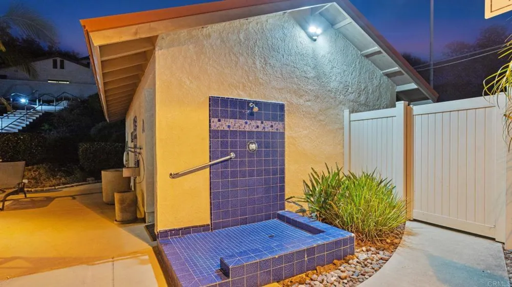 6854 MAPLE LEAF DR Carlsbad, CA 92011