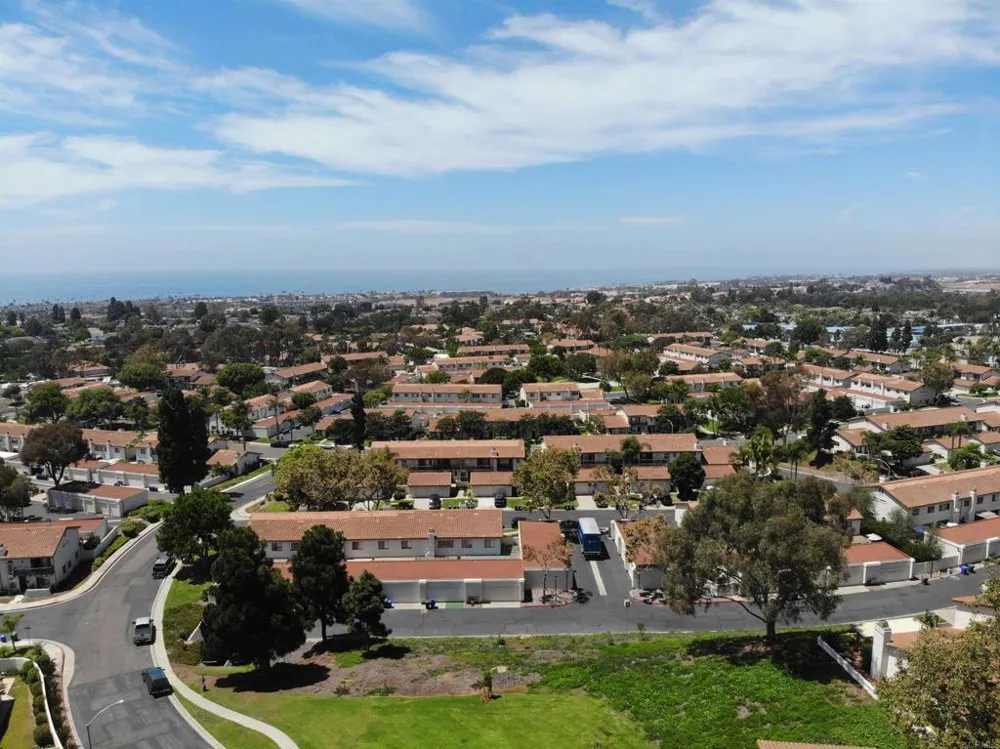 6854 MAPLE LEAF DR Carlsbad, CA 92011