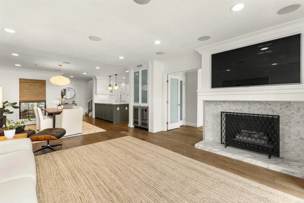 1022 Bayside #510 Newport Beach, CA 92660