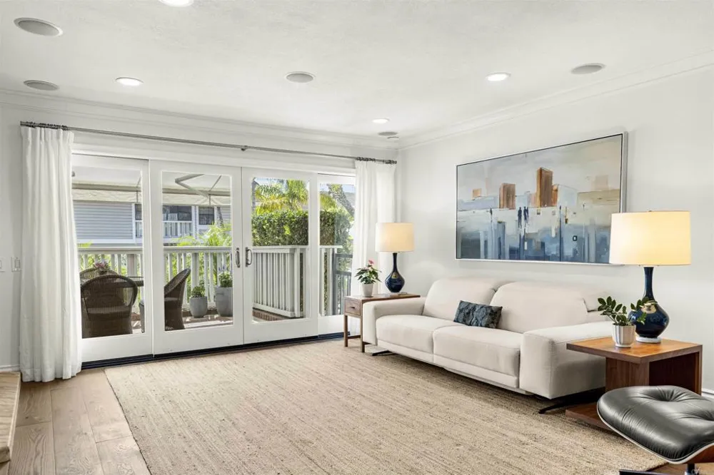 1022 Bayside #510 Newport Beach, CA 92660