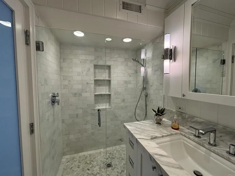 1022 Bayside #510 Newport Beach, CA 92660