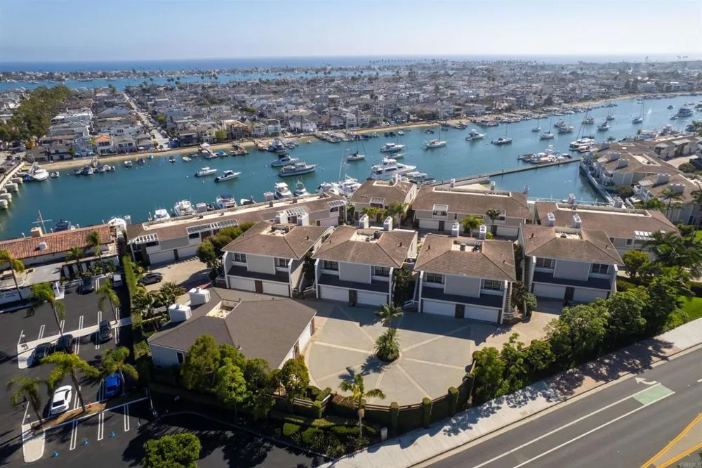 1022 Bayside #510 Newport Beach, CA 92660