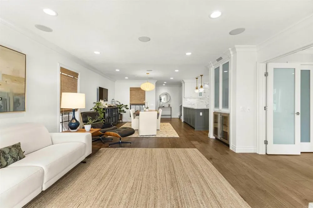 1022 Bayside #510 Newport Beach, CA 92660