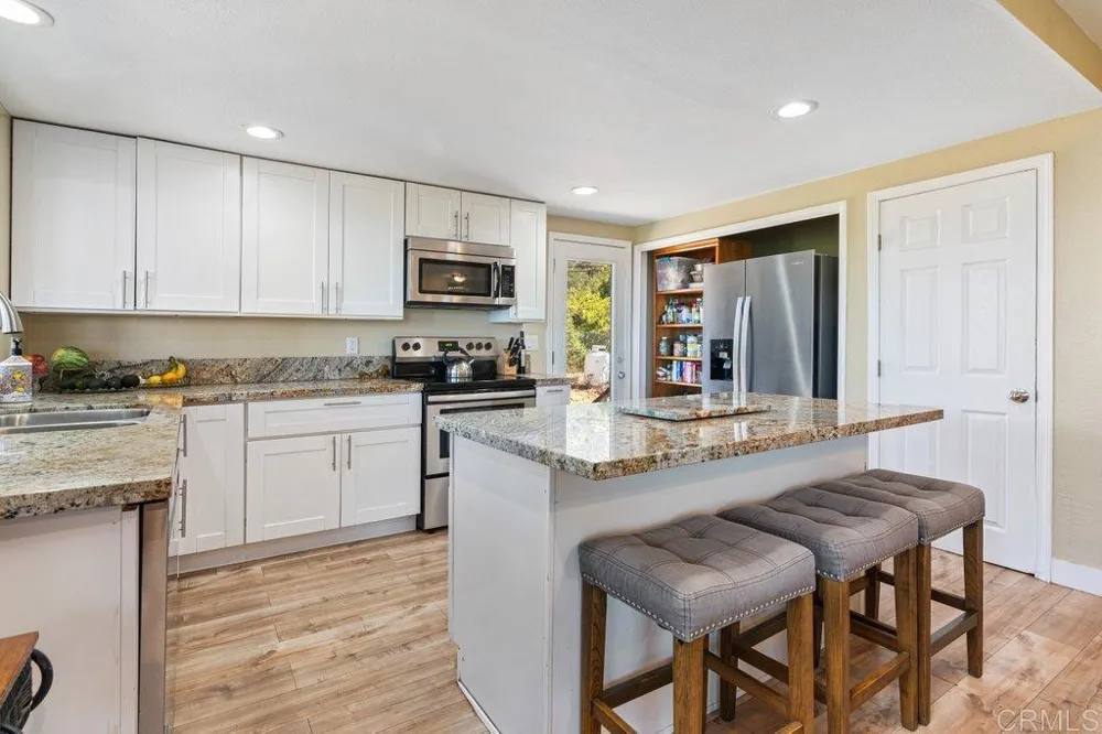 5741 Rainbow Heights Road Fallbrook, CA 92028