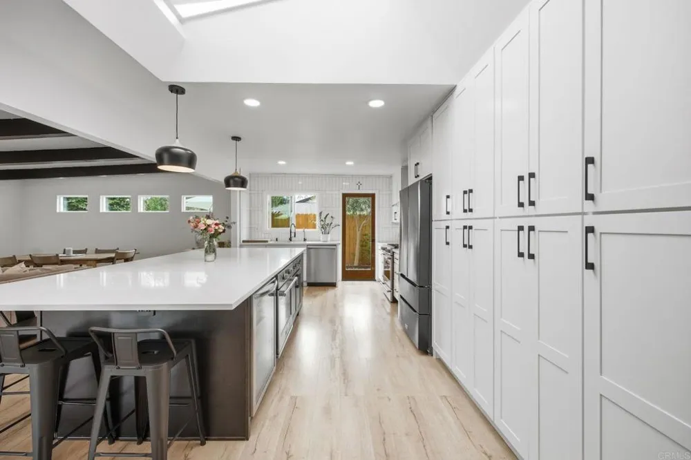 1801 Ratcliff Road Carlsbad, CA 92008