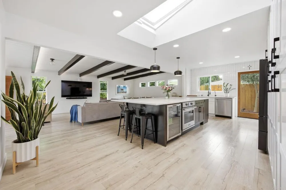 1801 Ratcliff Road Carlsbad, CA 92008