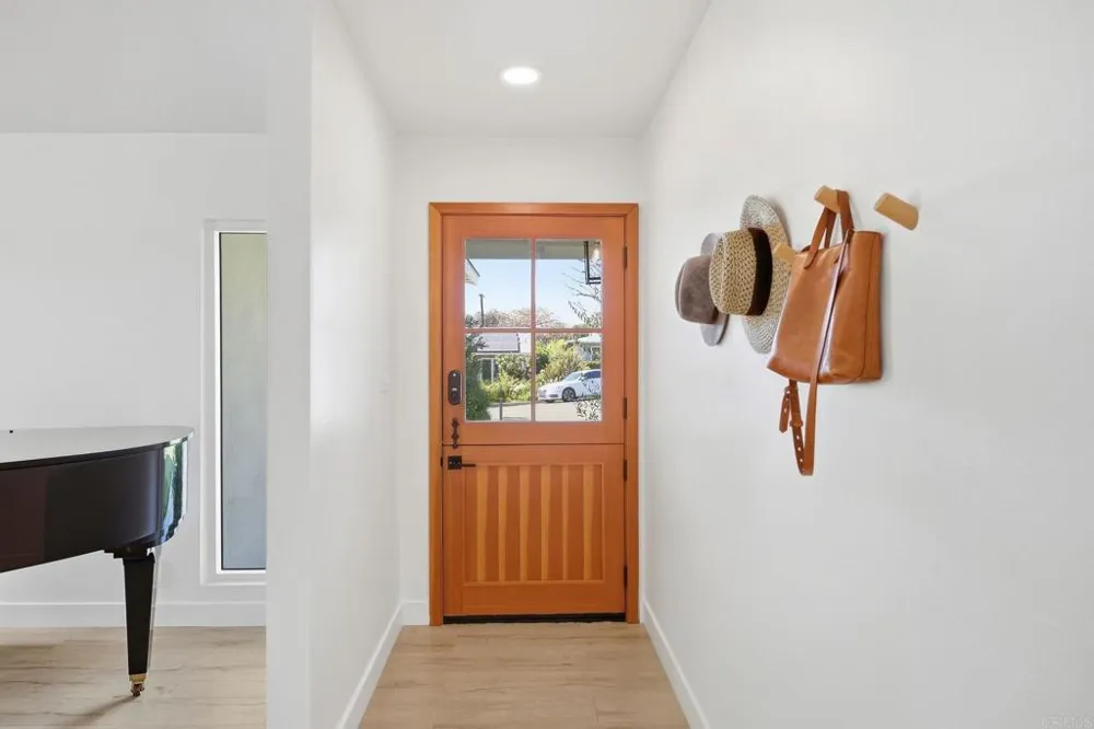 1801 Ratcliff Road Carlsbad, CA 92008