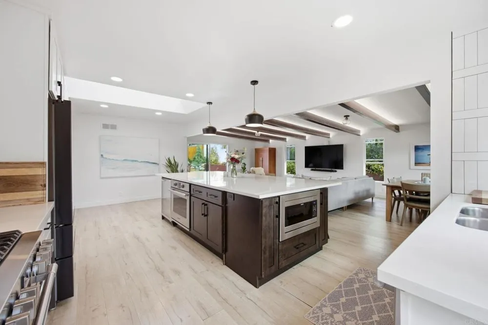1801 Ratcliff Road Carlsbad, CA 92008