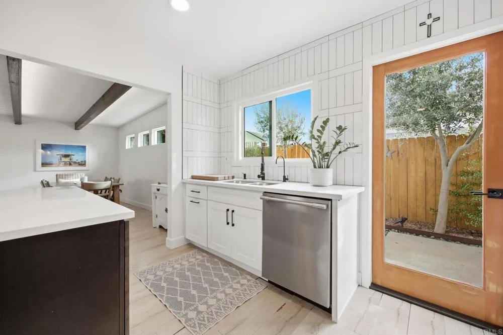 1801 Ratcliff Road Carlsbad, CA 92008