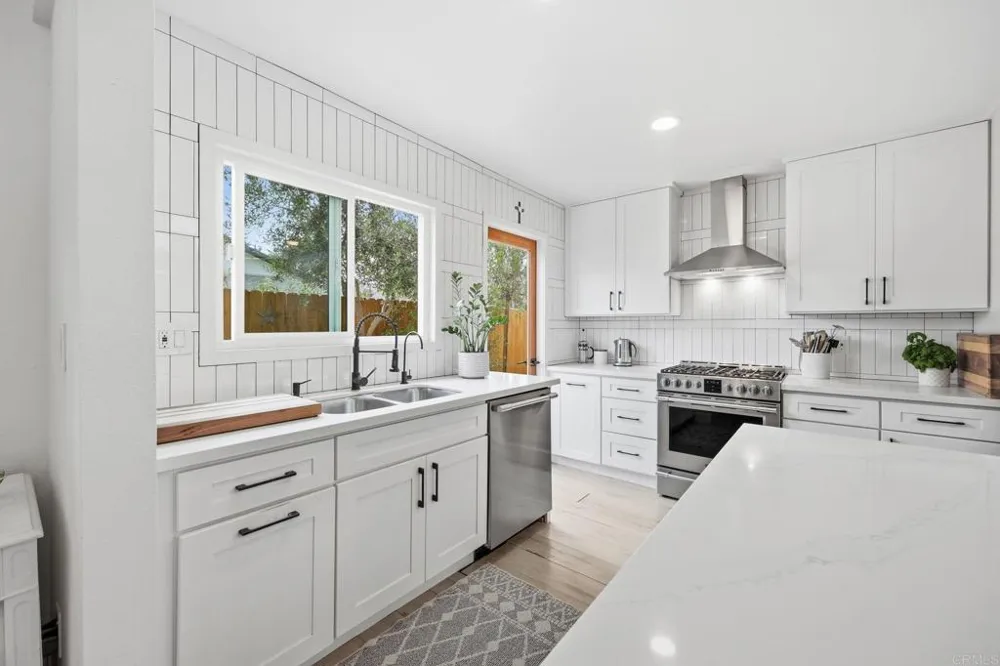 1801 Ratcliff Road Carlsbad, CA 92008