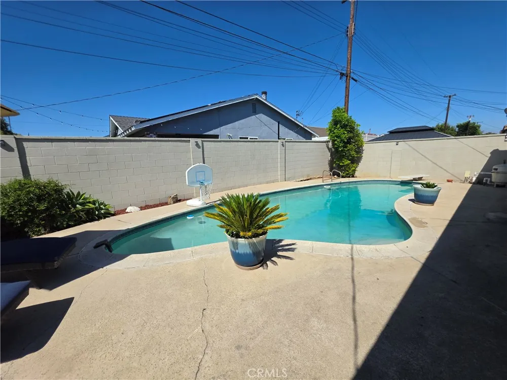 2541 W Lambert La Habra, CA 90631
