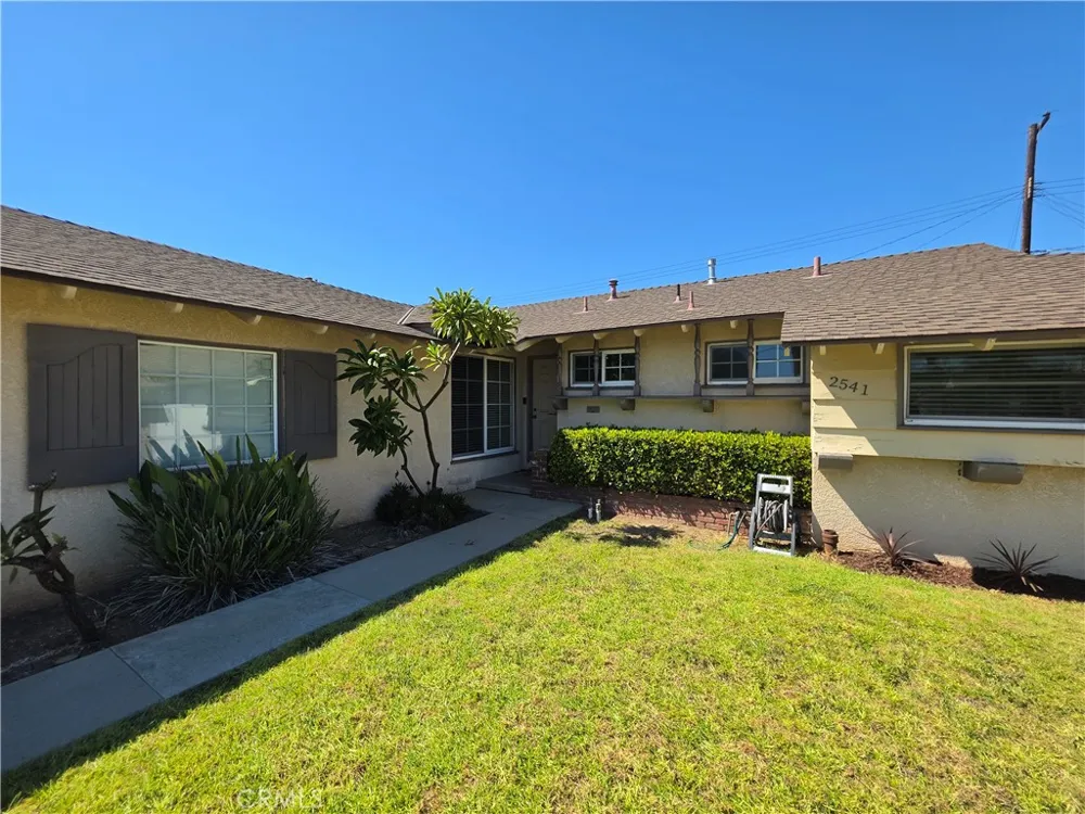 2541 W Lambert La Habra, CA 90631