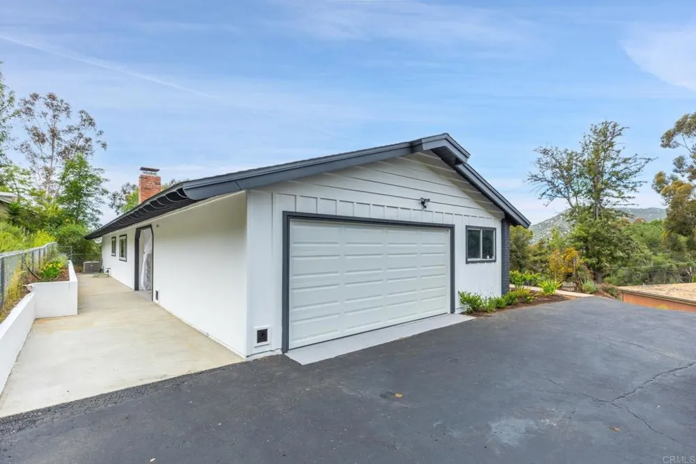 3346 Laurashawn Lane Escondido, CA 92026