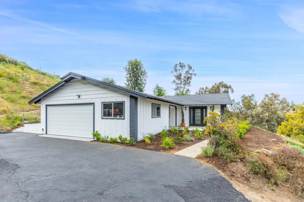 3346 Laurashawn Lane Escondido, CA 92026