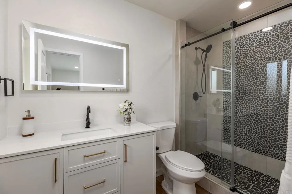 3346 Laurashawn Lane Escondido, CA 92026