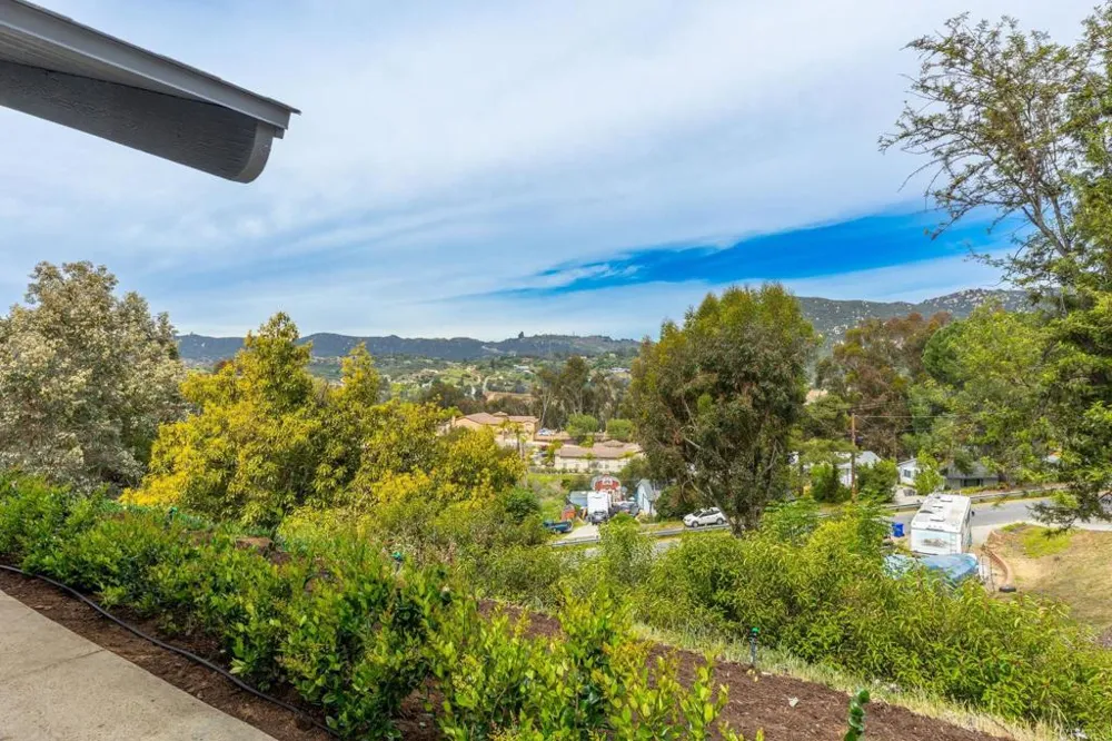 3346 Laurashawn Lane Escondido, CA 92026