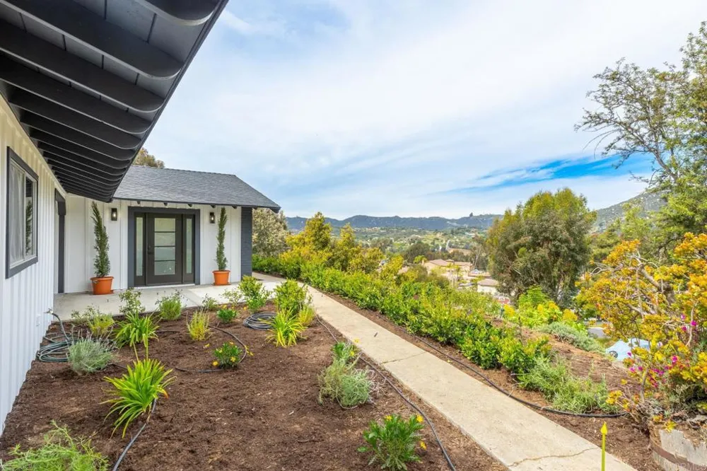 3346 Laurashawn Lane Escondido, CA 92026