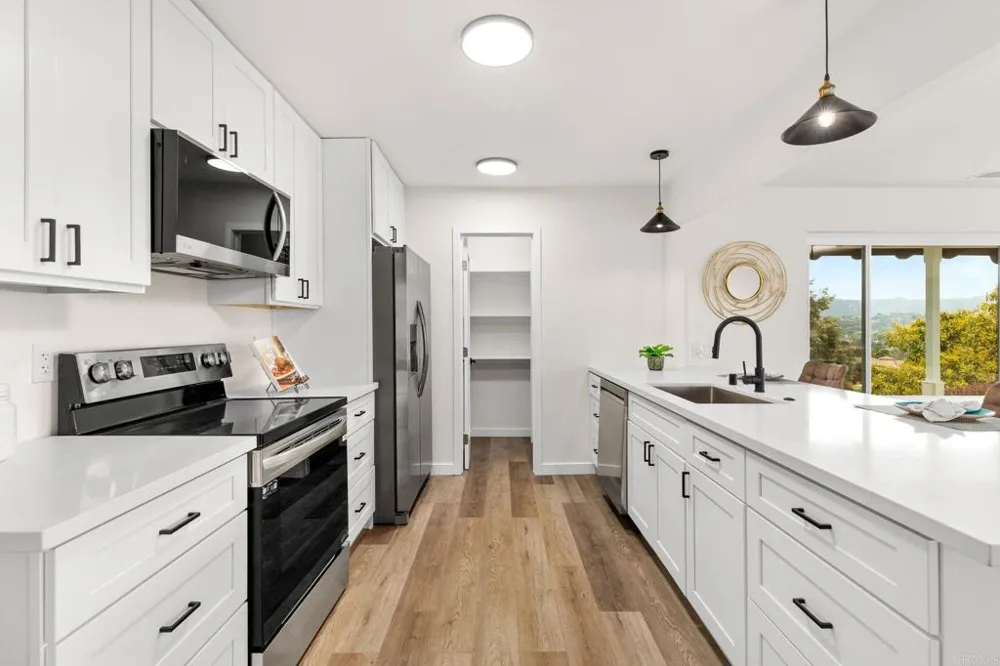 3346 Laurashawn Lane Escondido, CA 92026