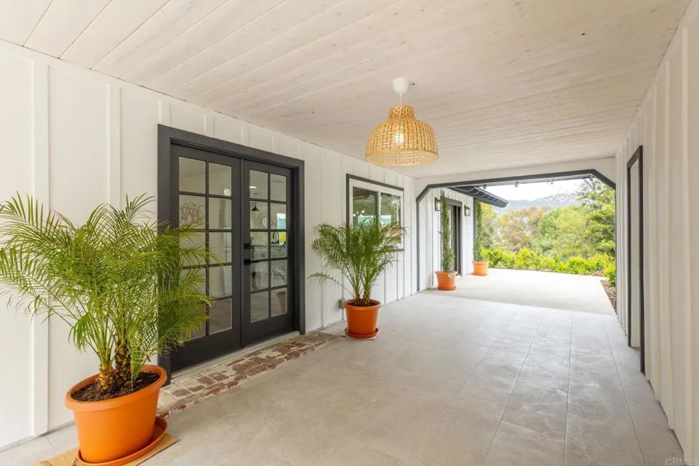 3346 Laurashawn Lane Escondido, CA 92026