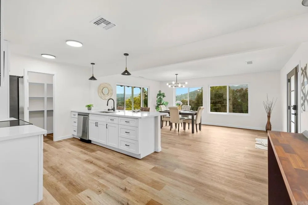 3346 Laurashawn Lane Escondido, CA 92026