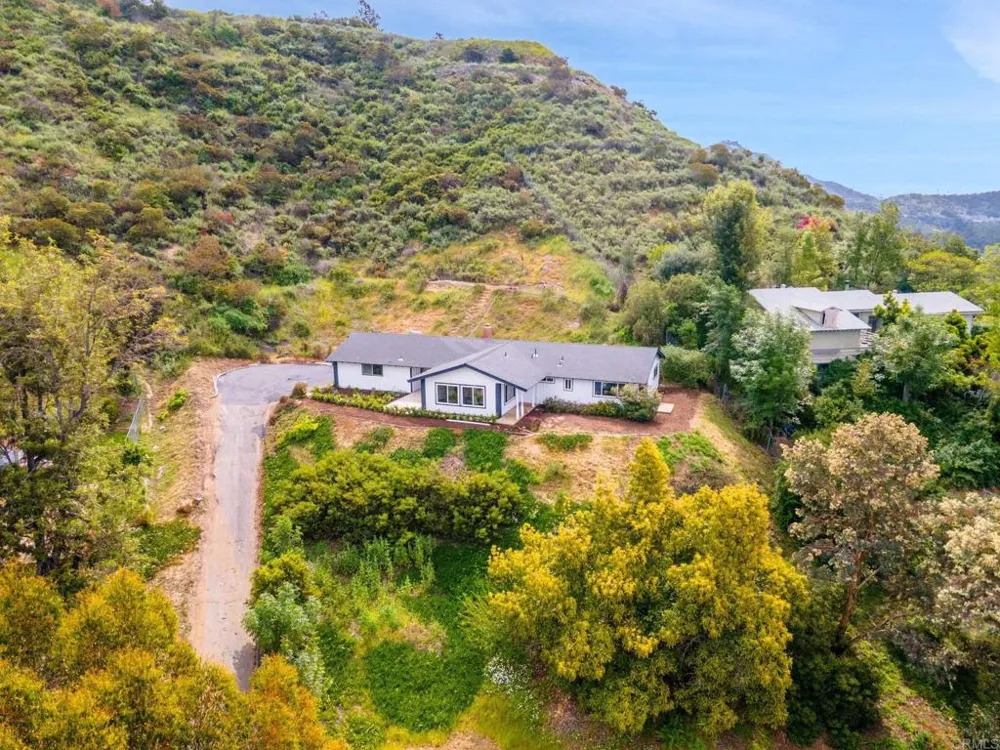 3346 Laurashawn Lane Escondido, CA 92026