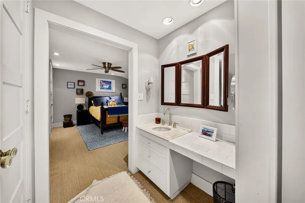 423 Via Lido Soud Newport Beach, CA 92663