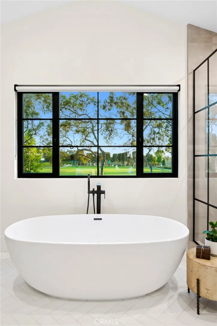 2207 Port Harwick Newport Beach, CA 92660