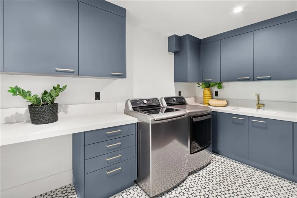 2207 Port Harwick Newport Beach, CA 92660