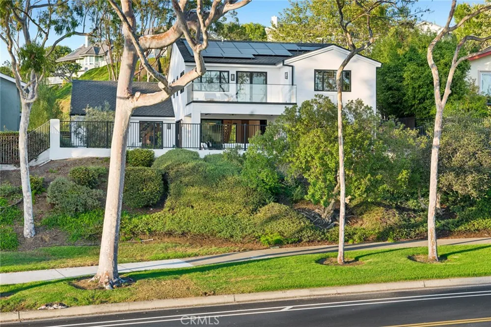 2207 Port Harwick Newport Beach, CA 92660