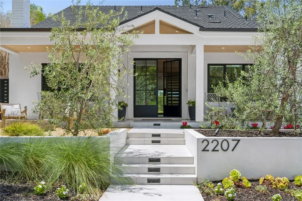 2207 Port Harwick Newport Beach, CA 92660