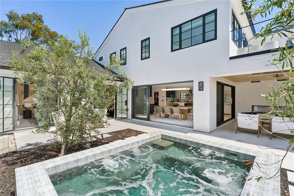 2207 Port Harwick Newport Beach, CA 92660