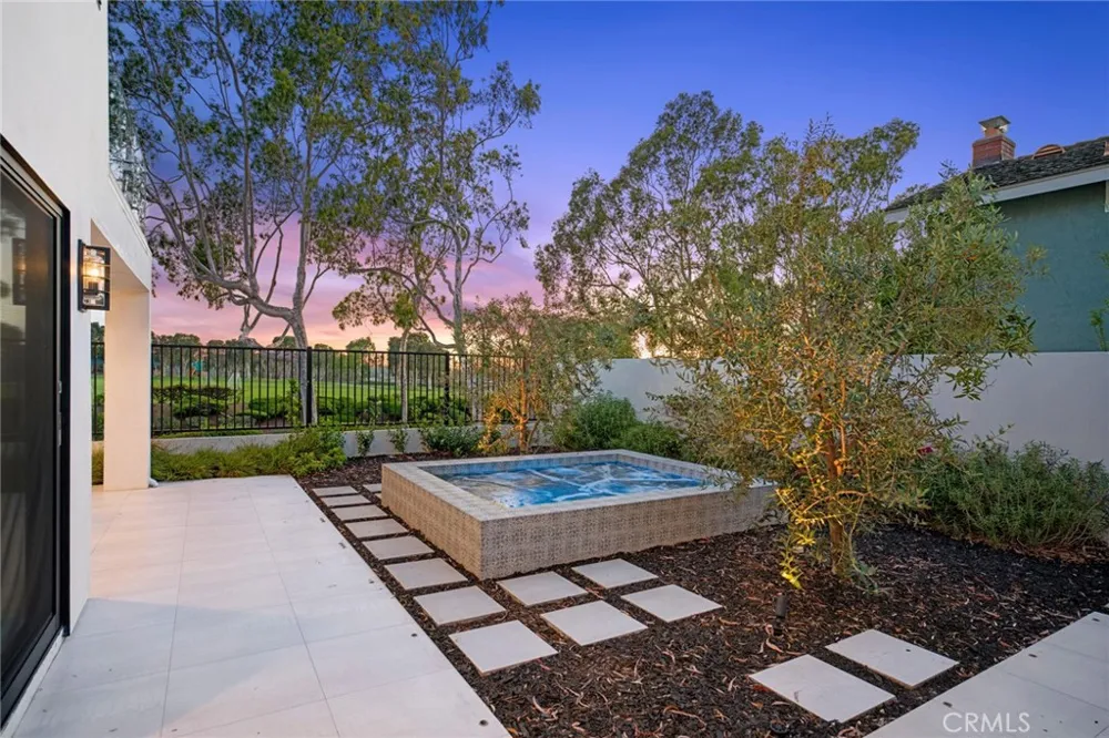 2207 Port Harwick Newport Beach, CA 92660