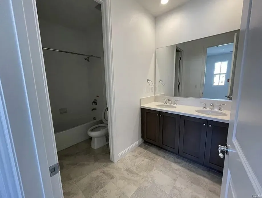 20814 W Bur Oak Northridge, CA 91326