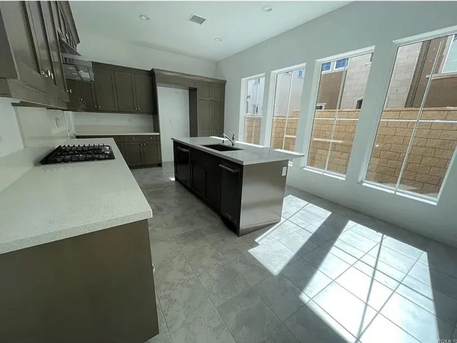20814 W Bur Oak Northridge, CA 91326