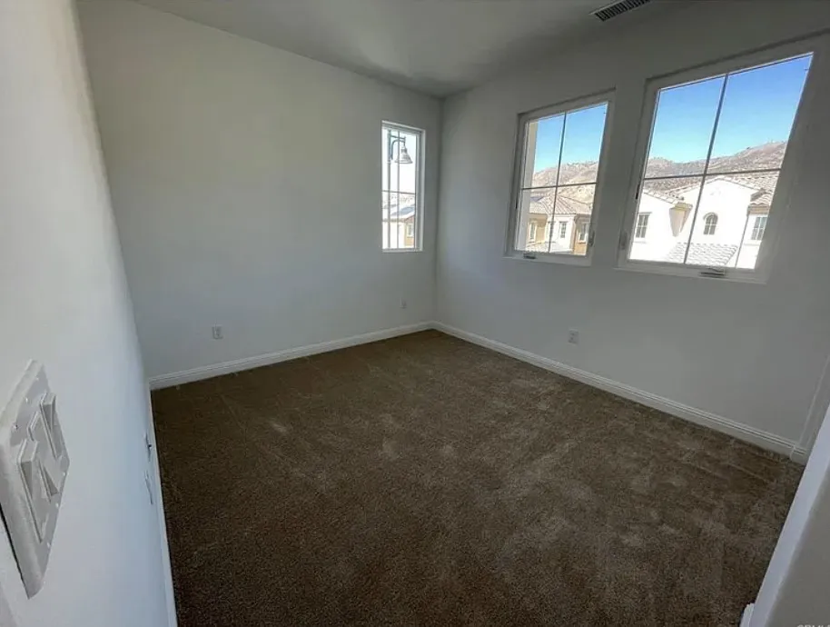 20814 W Bur Oak Northridge, CA 91326