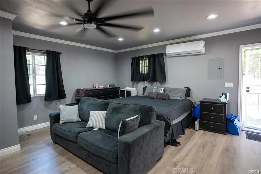 13092 Maclay Sylmar, CA 91342