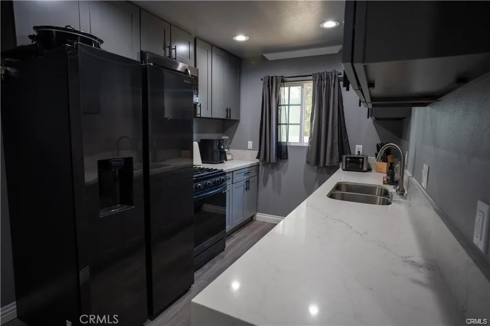 13092 Maclay Sylmar, CA 91342