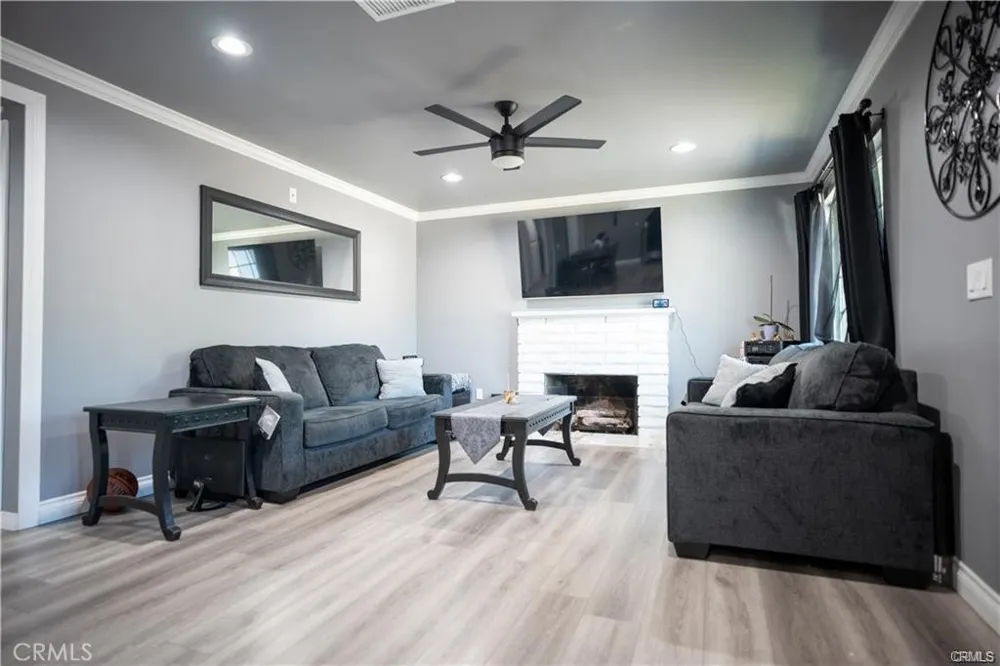 13092 Maclay Sylmar, CA 91342