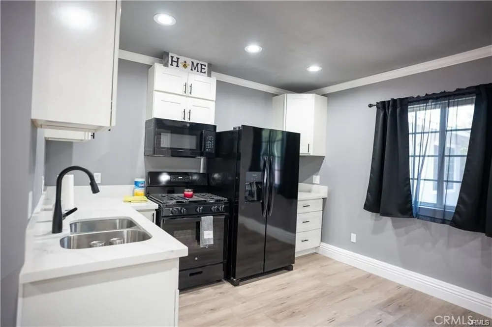 13092 Maclay Sylmar, CA 91342