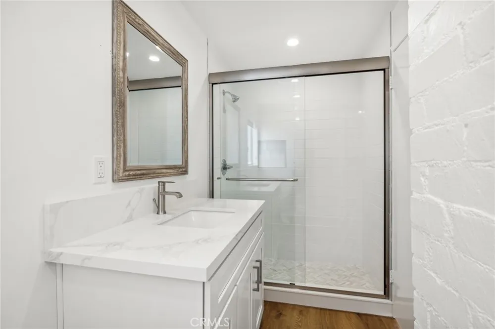 2551 Bayshore Drive Newport Beach, CA 92663