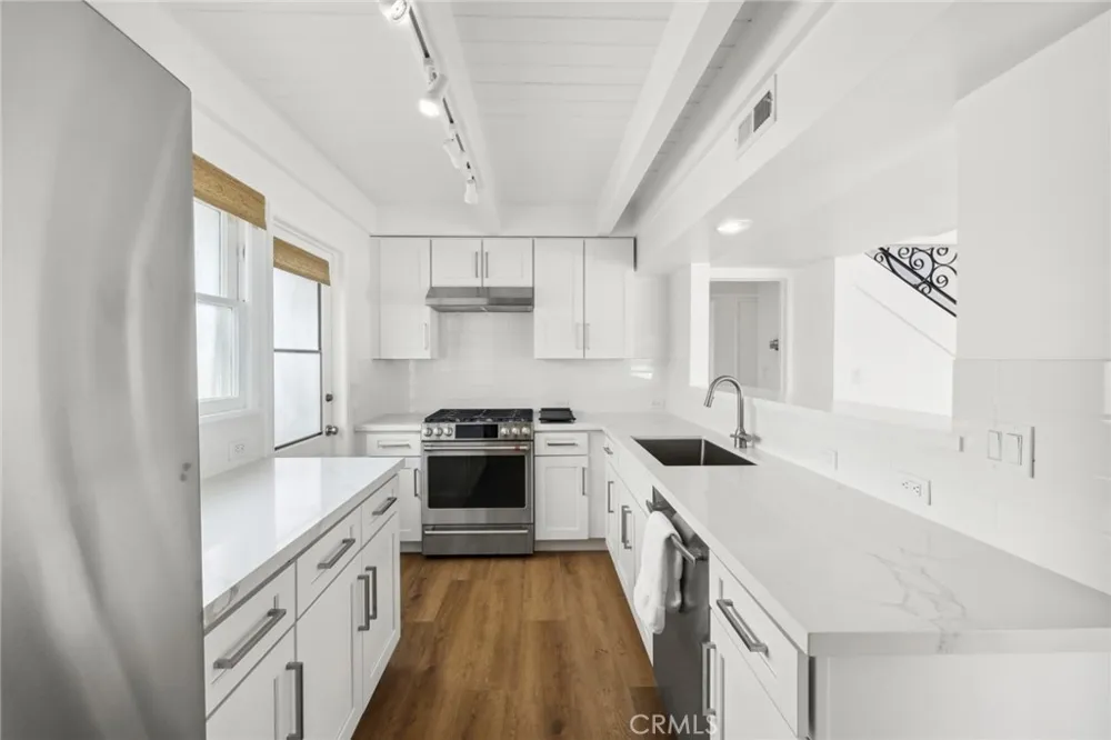 2551 Bayshore Drive Newport Beach, CA 92663
