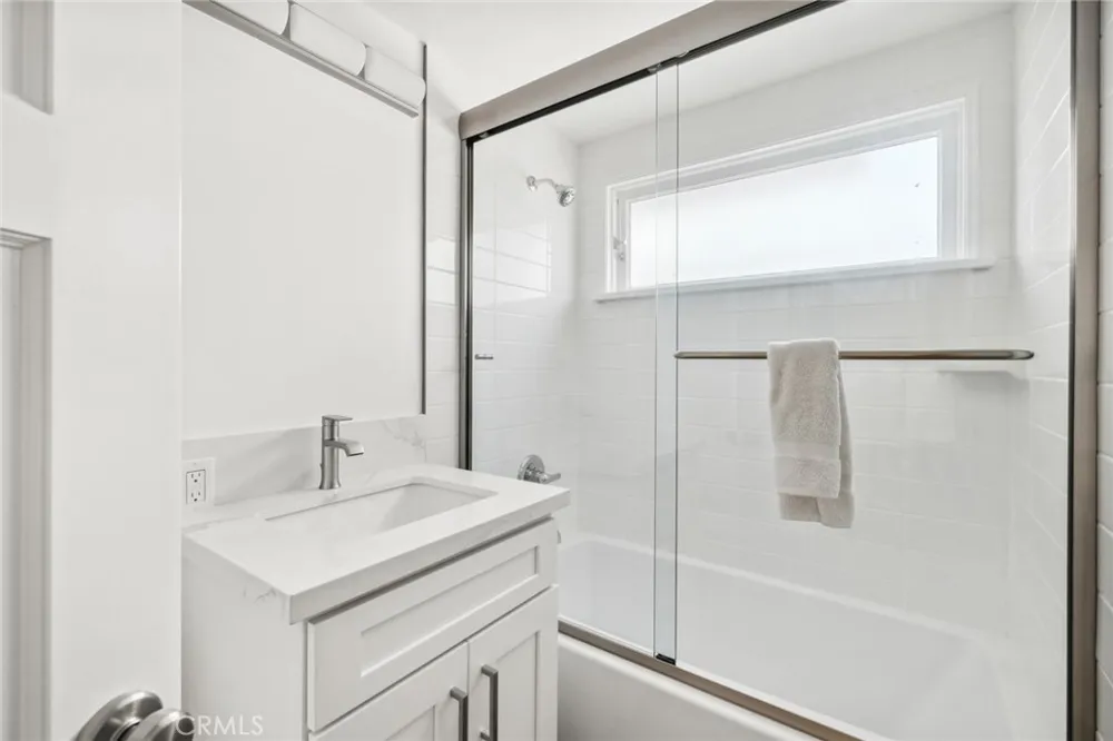 2551 Bayshore Drive Newport Beach, CA 92663