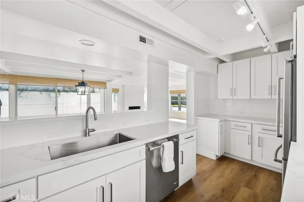 2551 Bayshore Drive Newport Beach, CA 92663