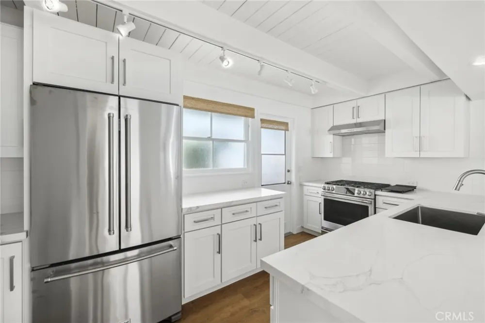 2551 Bayshore Drive Newport Beach, CA 92663