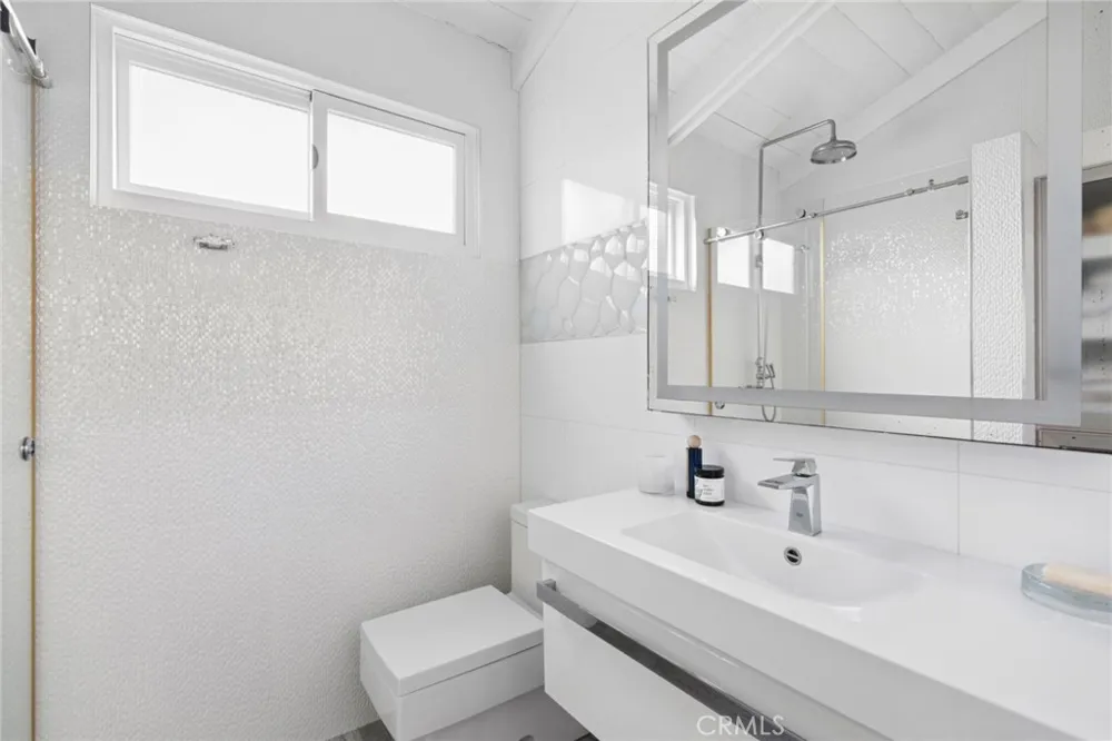 1143 Catalina Street Laguna Beach, CA 92651