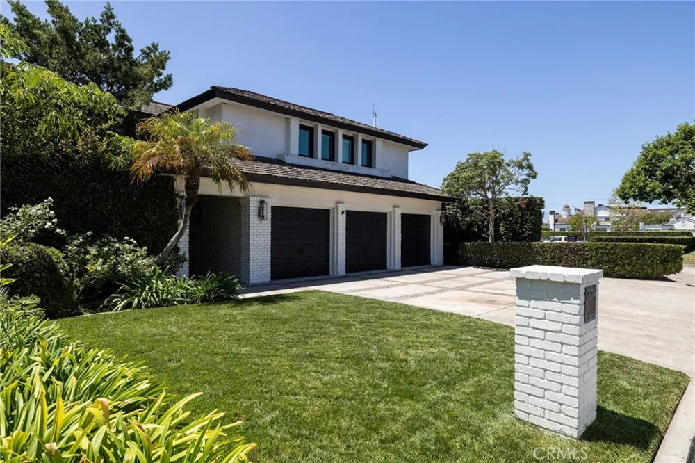2572 Bayshore Drive Newport Beach, CA 92663