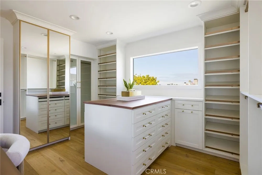 2572 Bayshore Drive Newport Beach, CA 92663